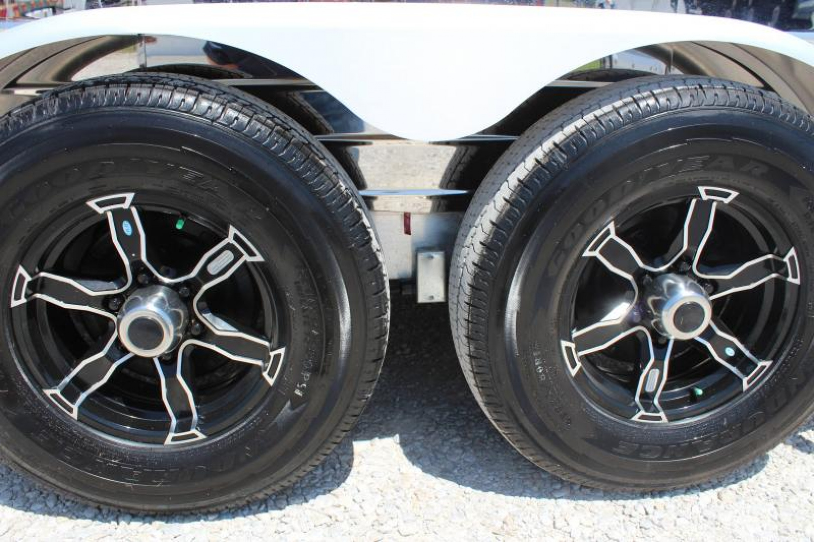 New 2023 Sundowner 3 horse Gooseneck