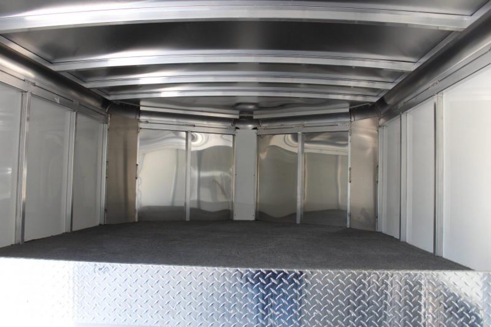 New 2023 Sundowner 3 horse Gooseneck