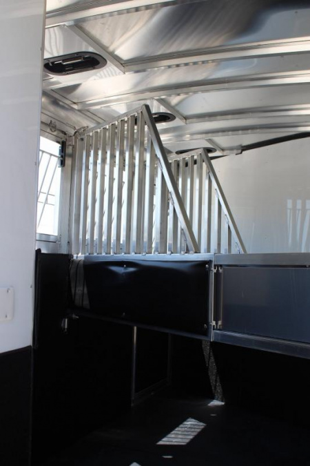 New 2023 Sundowner 3 horse Gooseneck