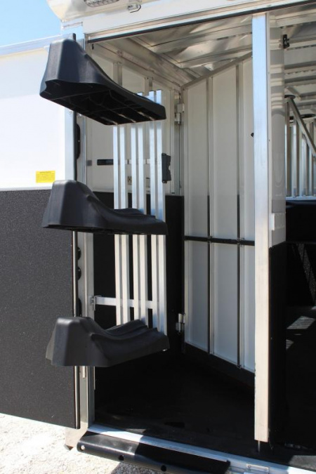 New 2023 Sundowner 3 horse Gooseneck