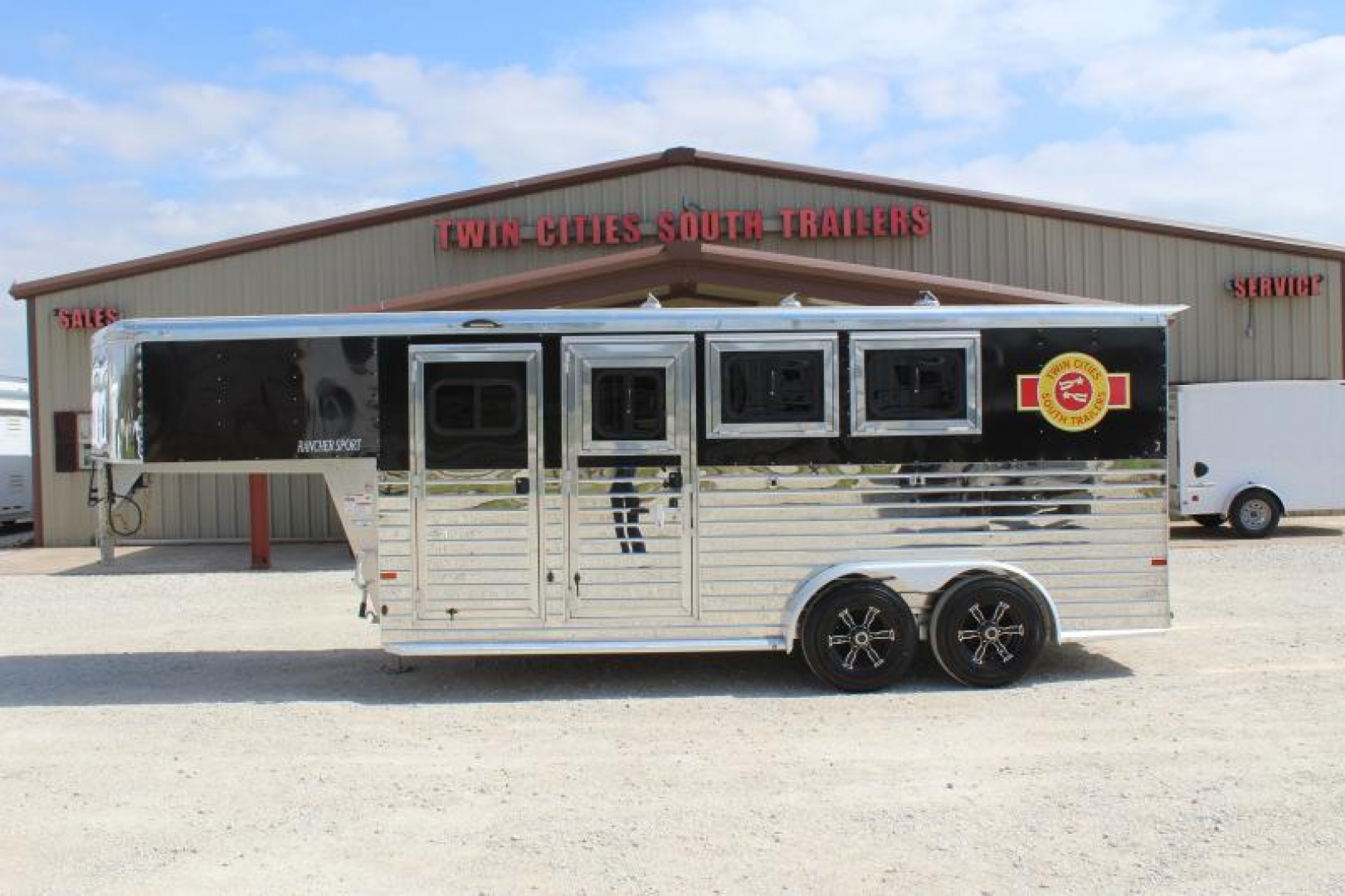 New 2023 Sundowner Trailers Rancher Sport 3 Horse Gooseneck Horse Trailer