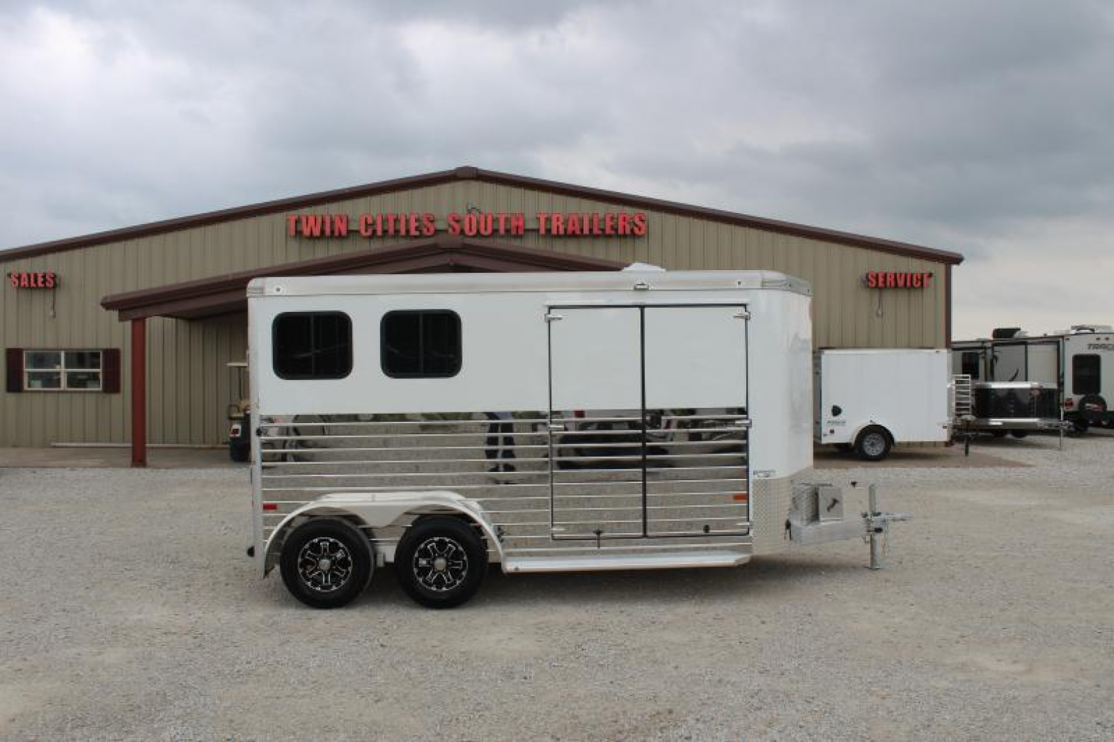 New 2025 Sundowner Super Tack 2 Horse Slant Load Bumper Pull