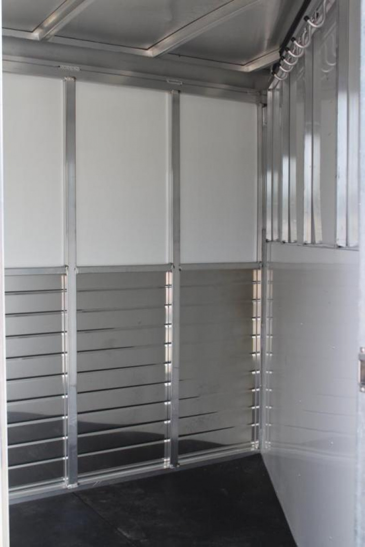 New 2024 Sundowner 3 horse slant gooseneck