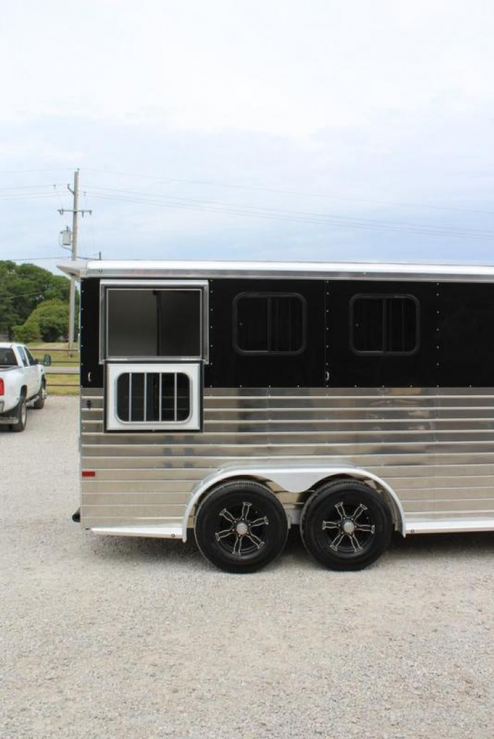 New 2024 Sundowner 3 horse slant gooseneck