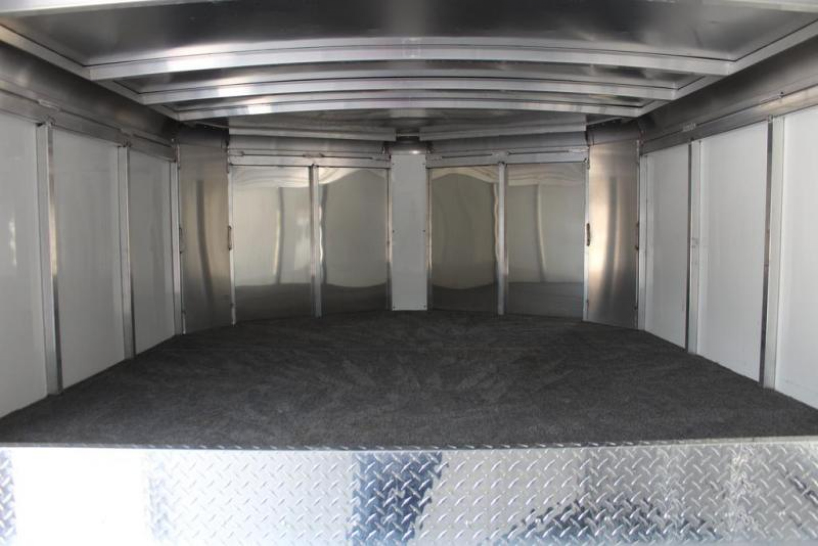 New 2024 Sundowner 3 horse slant gooseneck