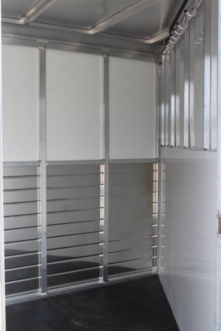 New 2024 Sundowner 3 horse slant gooseneck