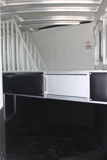 New 2024 Sundowner 3 horse slant gooseneck