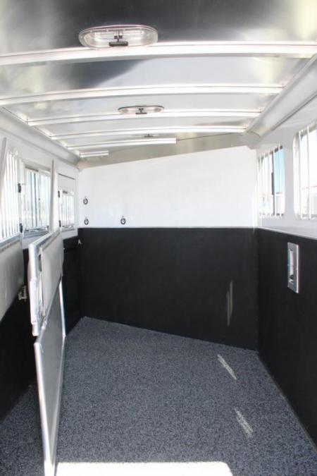 New 2025 Featherlite 4 Horse Slant Load Gooseneck