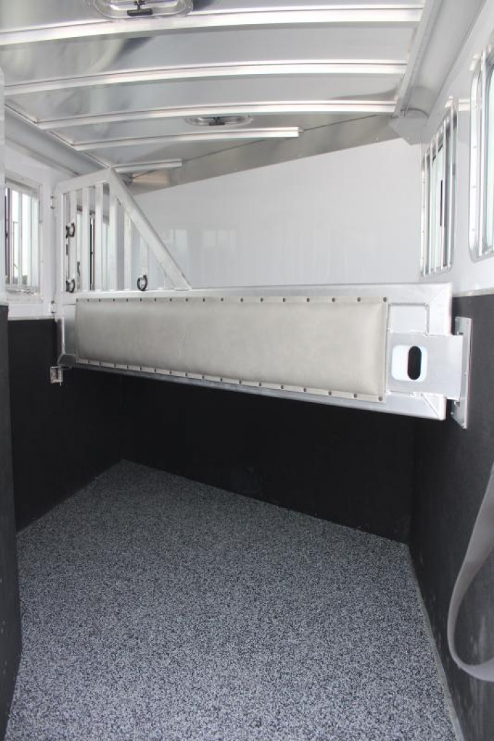 New 2025 Featherlite 2 Horse Slant Nose Bumper Pull