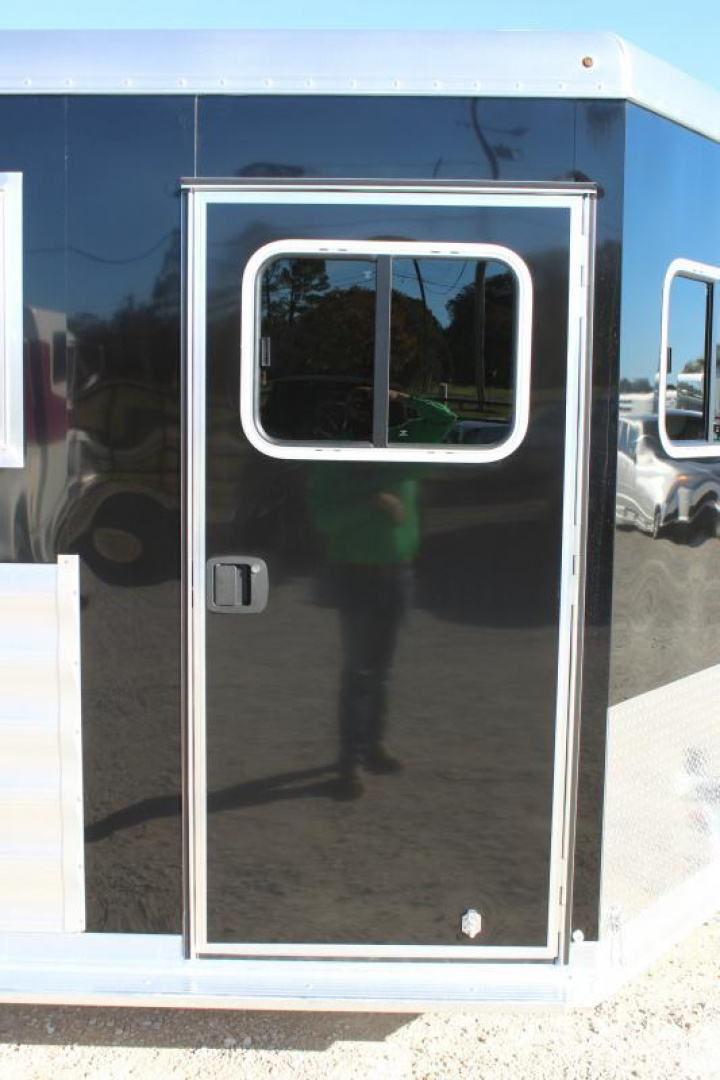 New 2025 Featherlite 2 Horse Straight Load Bumper Pull