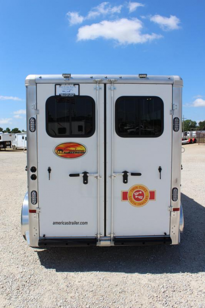 New 2024 Sundowner 3 Horse Slant Load Gooseneck Horse Trailer