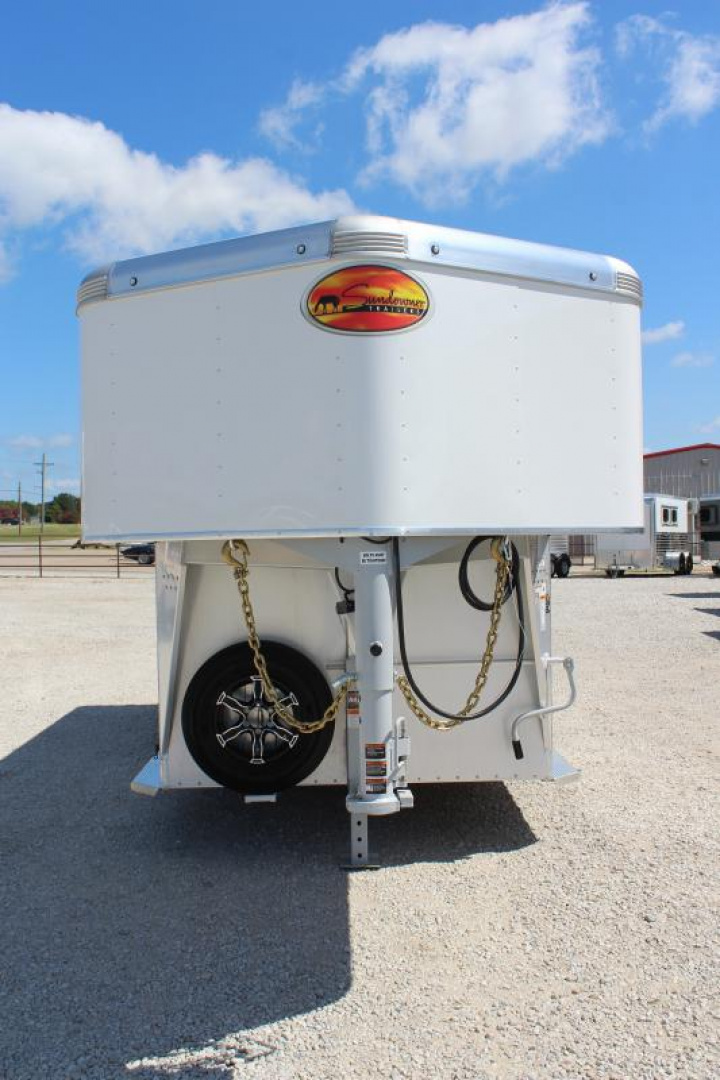 New 2024 Sundowner 3 Horse Slant Load Gooseneck Horse Trailer