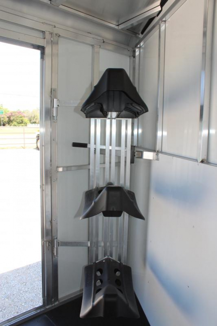 New 2024 Sundowner 3 Horse Slant Load Gooseneck Horse Trailer