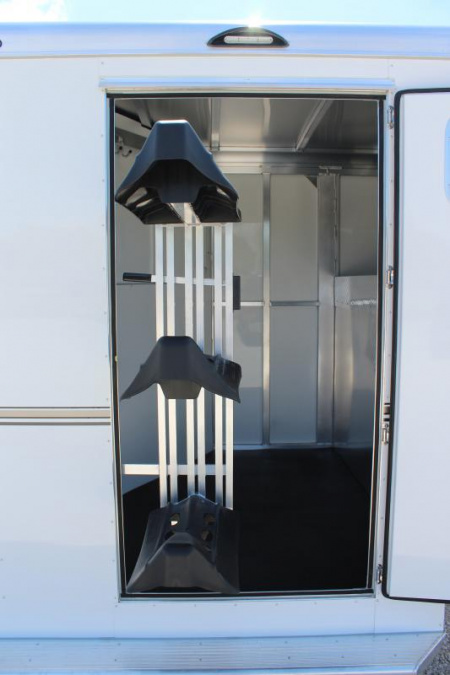 New 2024 Sundowner 3 Horse Slant Load Gooseneck Horse Trailer