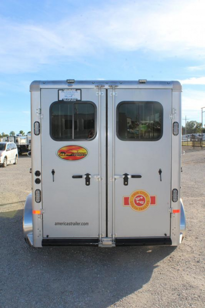 New 2024 Sundowner 3 Horse Slant Load Gooseneck Horse Trailer