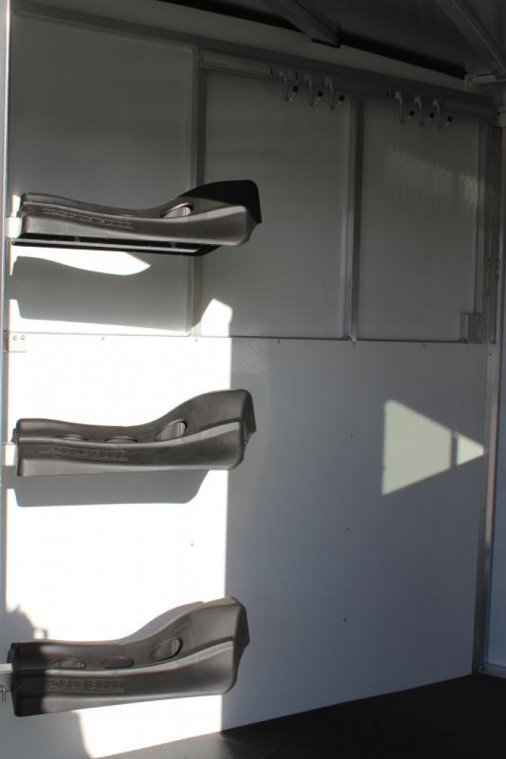 New 2024 Sundowner 3 Horse Slant Load Gooseneck Horse Trailer