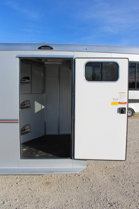 New 2024 Sundowner 3 Horse Slant Load Gooseneck Horse Trailer