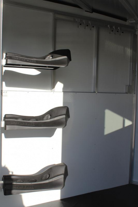 New 2024 Sundowner 3 Horse Slant Load Gooseneck Horse Trailer