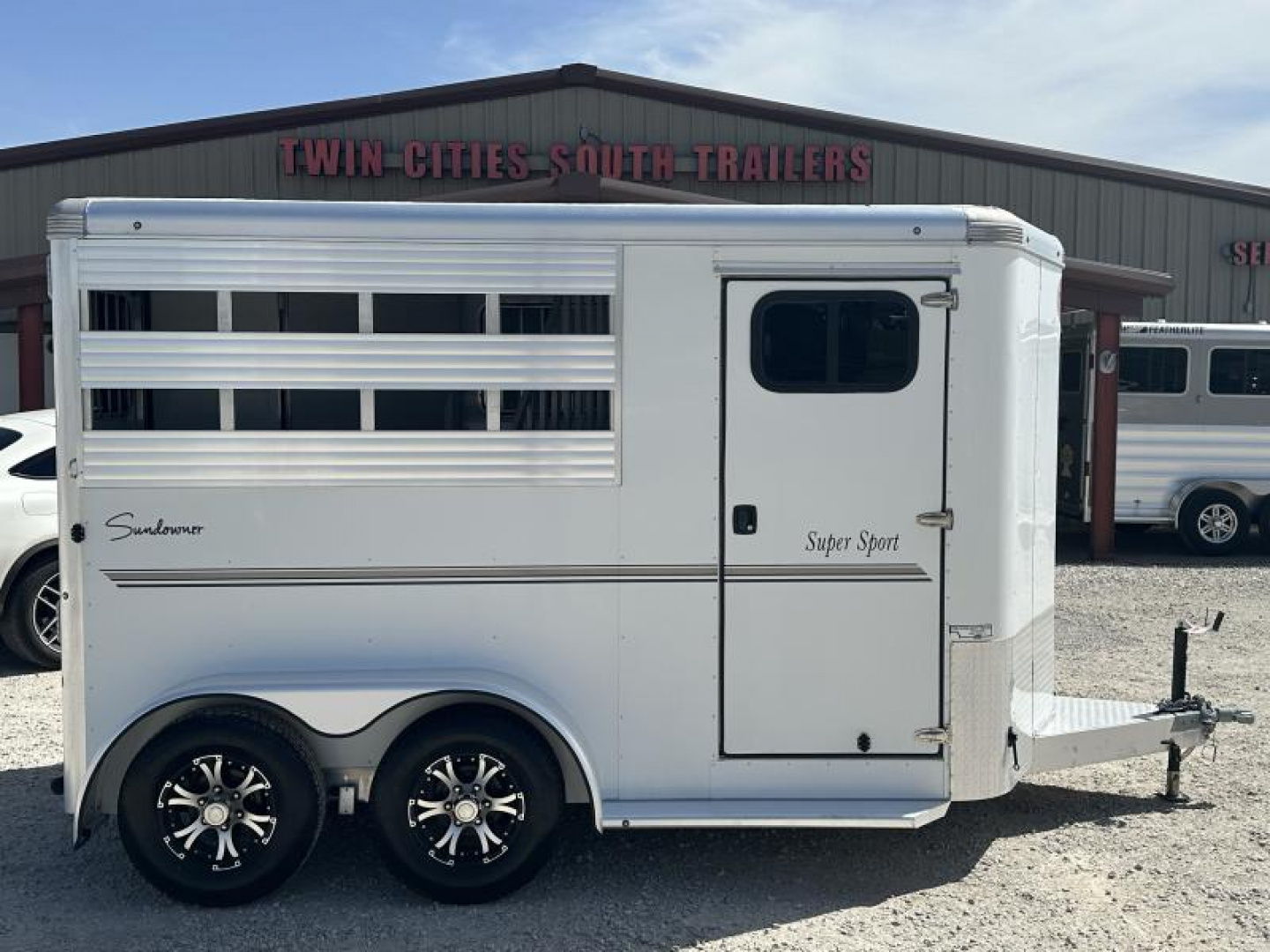 Used 2022 Sundowner 2 Horse Slant Load Bumper Pull