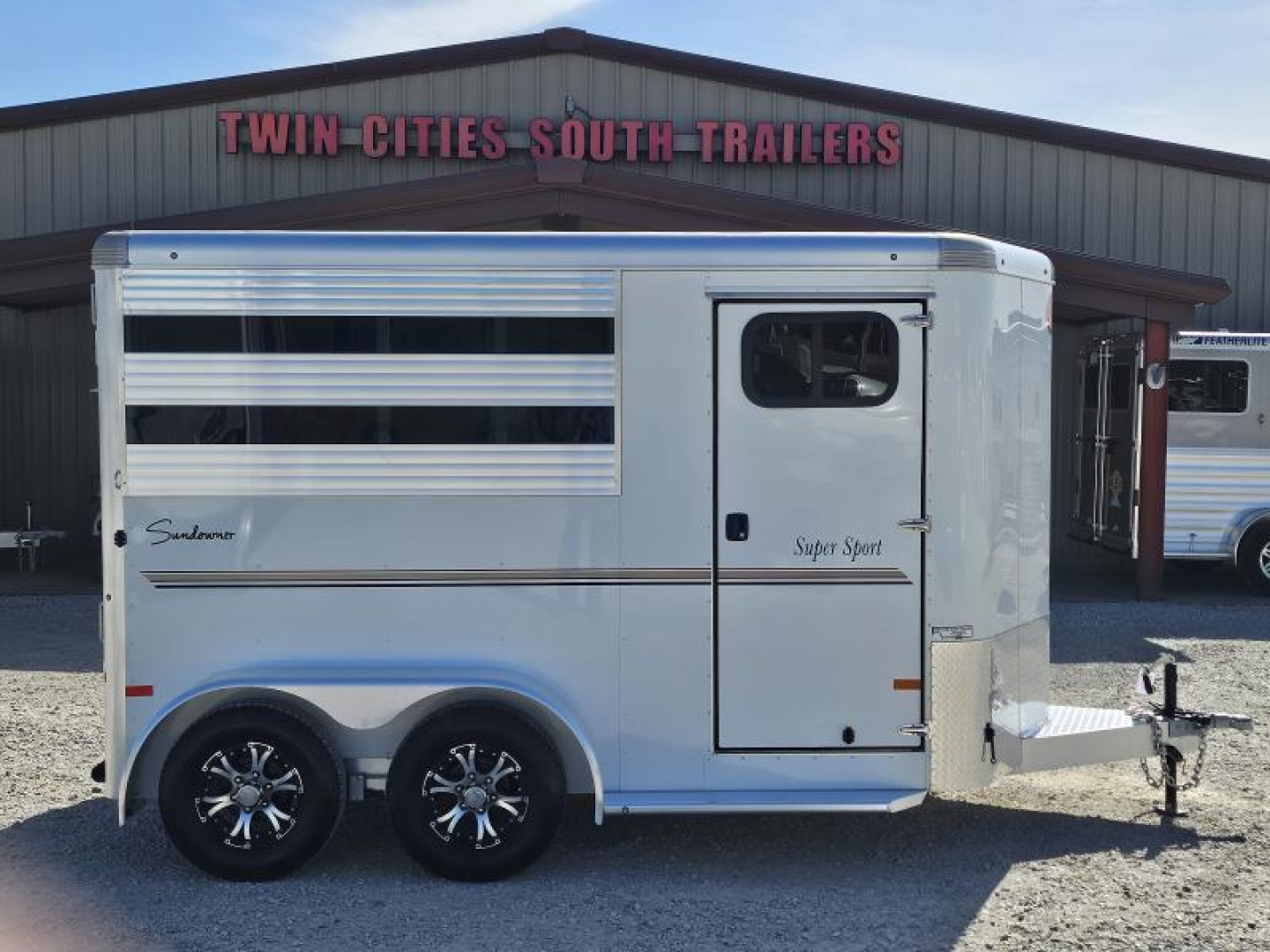 Used 2022 Sundowner 2 Horse Slant Load Bumper Pull