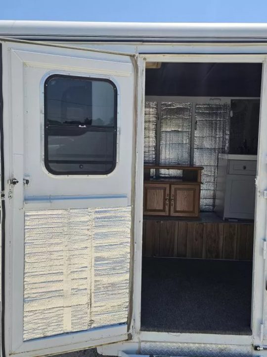 Used 2000 Circle C 3 Horse Weekender Horse Trailer