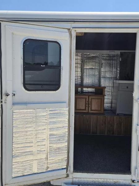 Used 2000 Circle C 3 Horse Weekender Horse Trailer