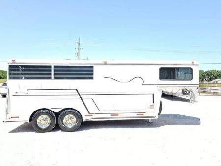 Used 2000 Circle C 3 Horse Weekender Horse Trailer