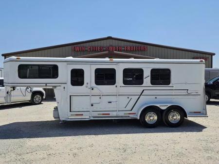 Used 2000 Circle C 3 Horse Weekender Horse Trailer