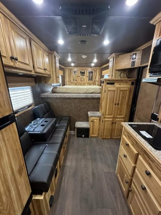 New 2025 Sundowner stock with 10' Living Quarter W/Mid Tack