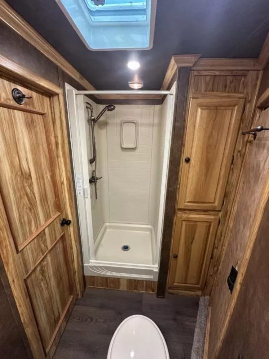 New 2025 Sundowner stock with 10' Living Quarter W/Mid Tack