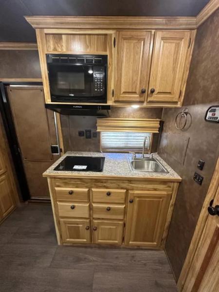 New 2025 Sundowner stock with 10' Living Quarter W/Mid Tack