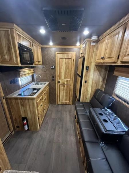 New 2025 Sundowner stock with 10' Living Quarter W/Mid Tack