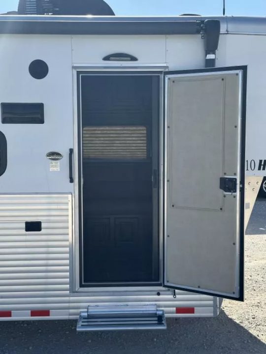 New 2025 Sundowner stock with 10' Living Quarter W/Mid Tack