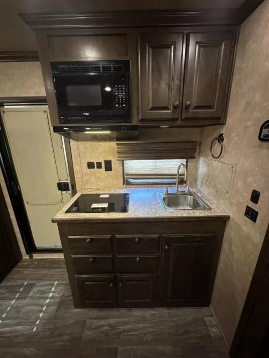 New 2025 Sundowner stock with 10' Living Quarter W/Mid Tack