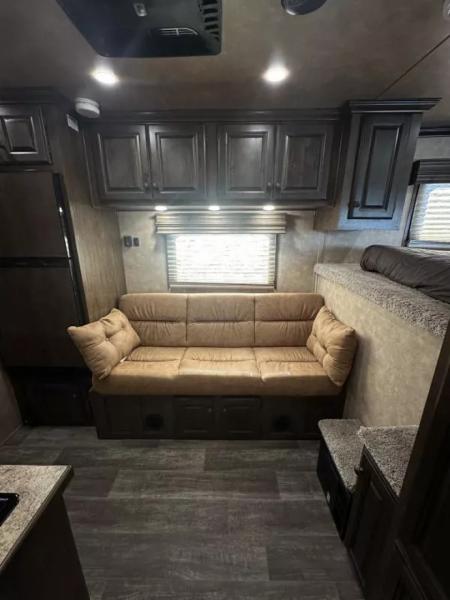 New 2025 Sundowner stock with 10' Living Quarter W/Mid Tack