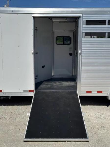 New 2025 Sundowner stock with 10' Living Quarter W/Mid Tack