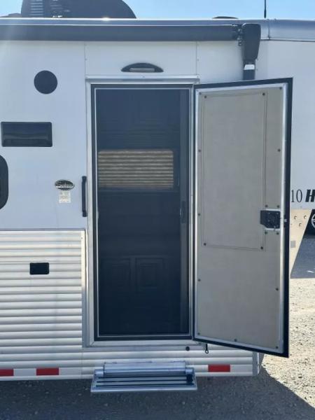New 2025 Sundowner stock with 10' Living Quarter W/Mid Tack