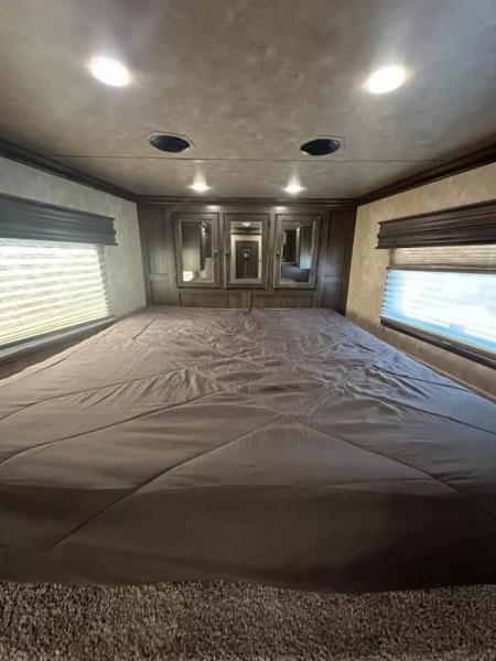 New 2025 Sundowner stock with 10' Living Quarter W/Mid Tack