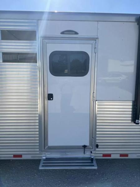 New 2025 Sundowner stock with 10' Living Quarter W/Mid Tack