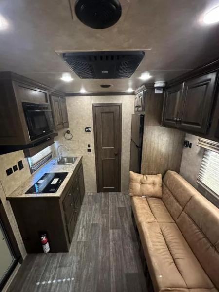New 2025 Sundowner stock with 10' Living Quarter W/Mid Tack
