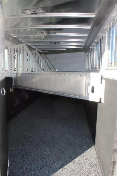 Used 2025 Featherlite 4 Horse Slant Load Gooseneck