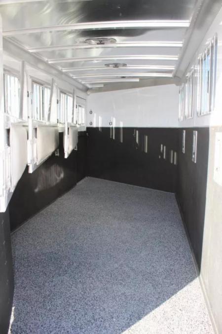 Used 2025 Featherlite 4 Horse Slant Load Gooseneck
