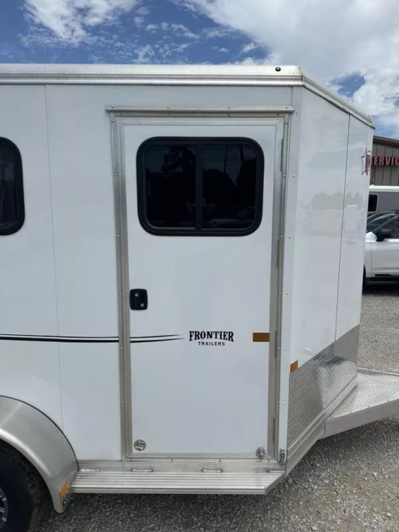 New 2025 Frontier 2 Horse Slant Load Bumper Pull