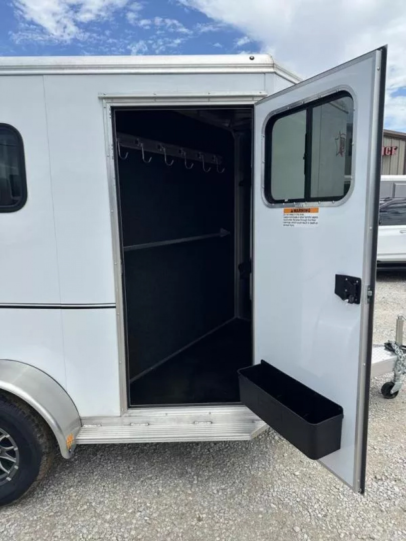 New 2025 Frontier 2 Horse Slant Load Bumper Pull