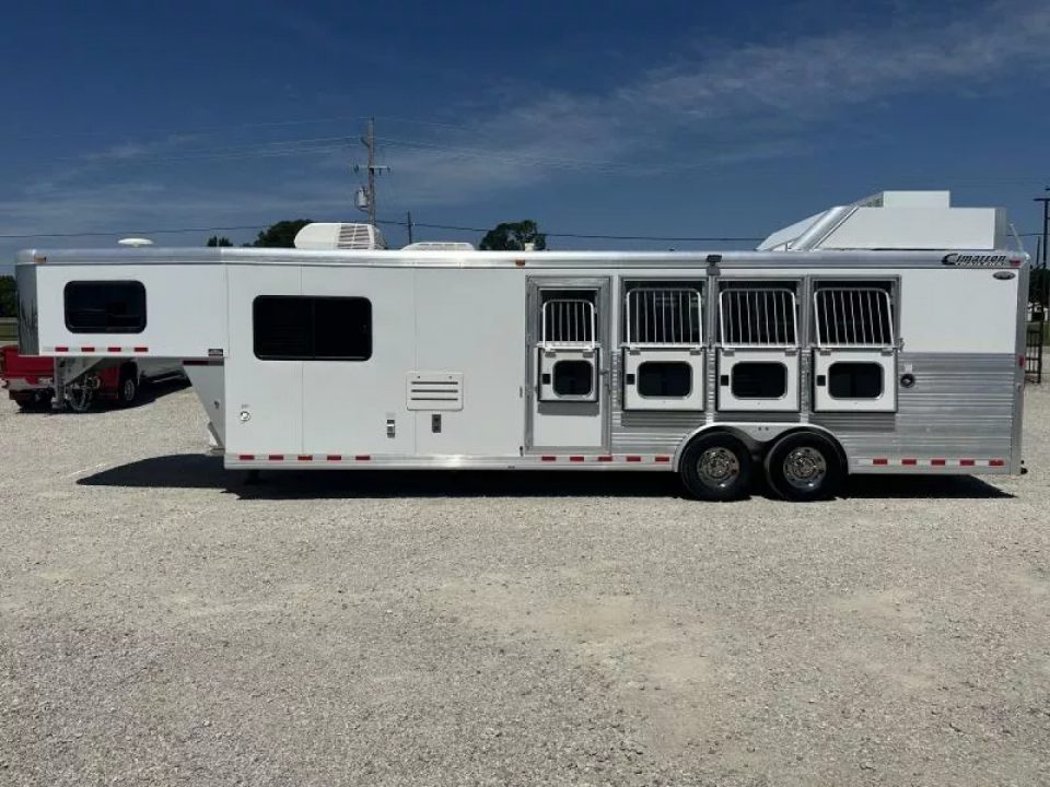 Used 2014 Cimarron Trailers 4 Horse 11' Living Quarter