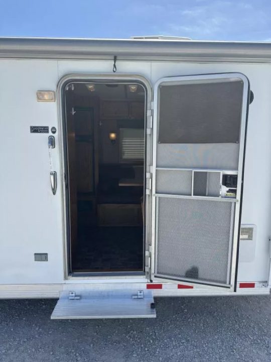Used 2014 Cimarron Trailers 4 Horse 11' Living Quarter