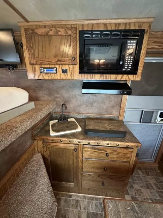 Used 2014 Cimarron Trailers 4 Horse 11' Living Quarter