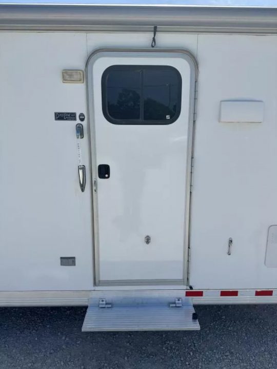 Used 2014 Cimarron Trailers 4 Horse 11' Living Quarter
