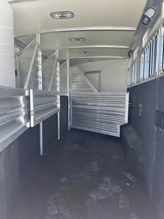 Used 2014 Cimarron Trailers 4 Horse 11' Living Quarter