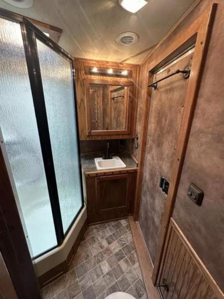 Used 2014 Cimarron Trailers 4 Horse 11' Living Quarter